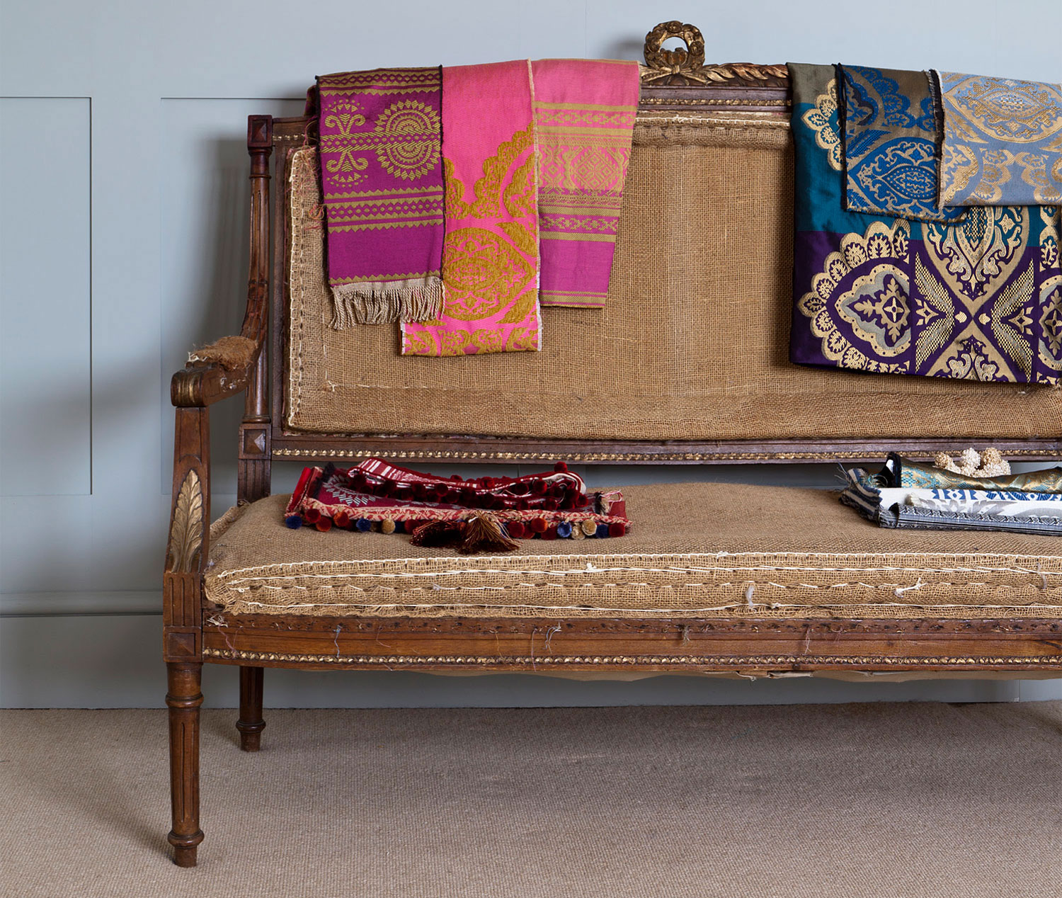Tkaniny Julii Brendel-Lee z różnych kolekcji. Fotografia udostępniona dzięki uprzejmości Artystki