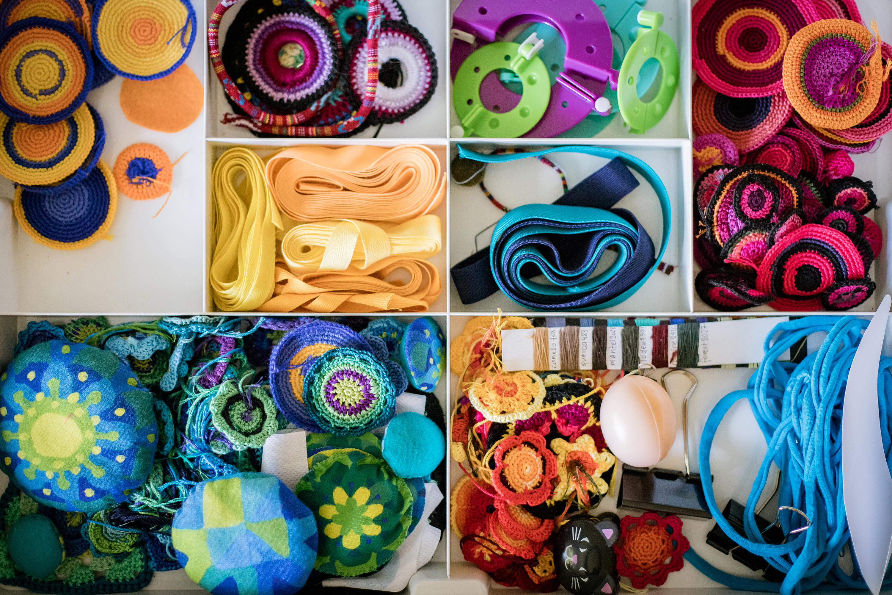 Circles knitted by Budka24, flowers for the Manu store.