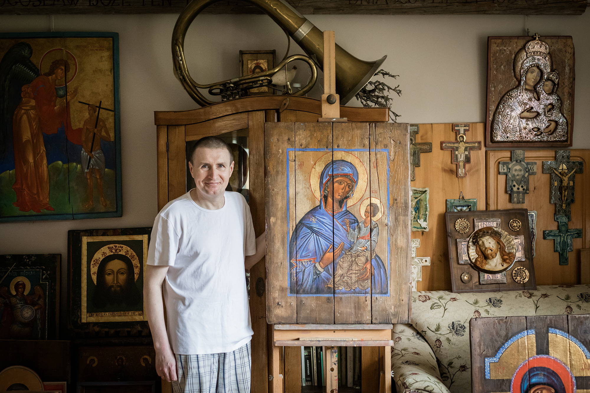 Robert Rumin in his house in Jamnica.